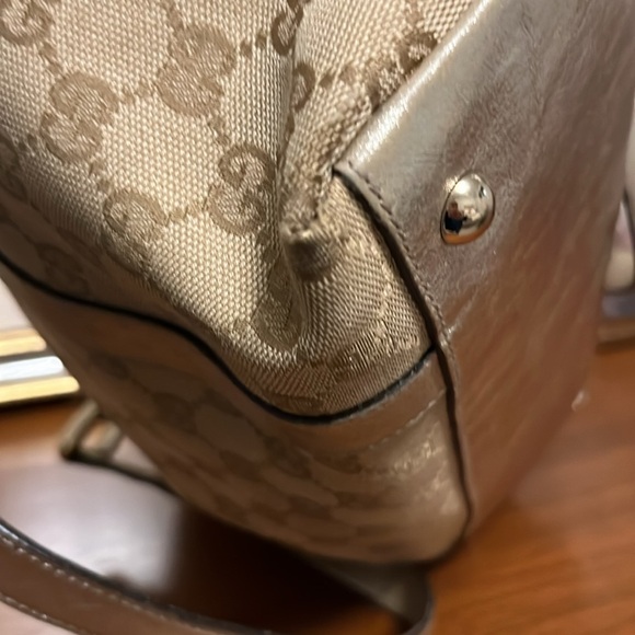 Gucci Abbey Monogram Tote - Picture 9 of 14